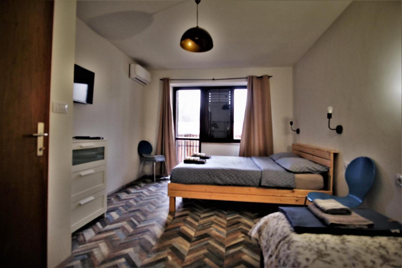 شقة Old Square House - Hisa Na Starem Trgu تولمين المظهر الخارجي الصورة